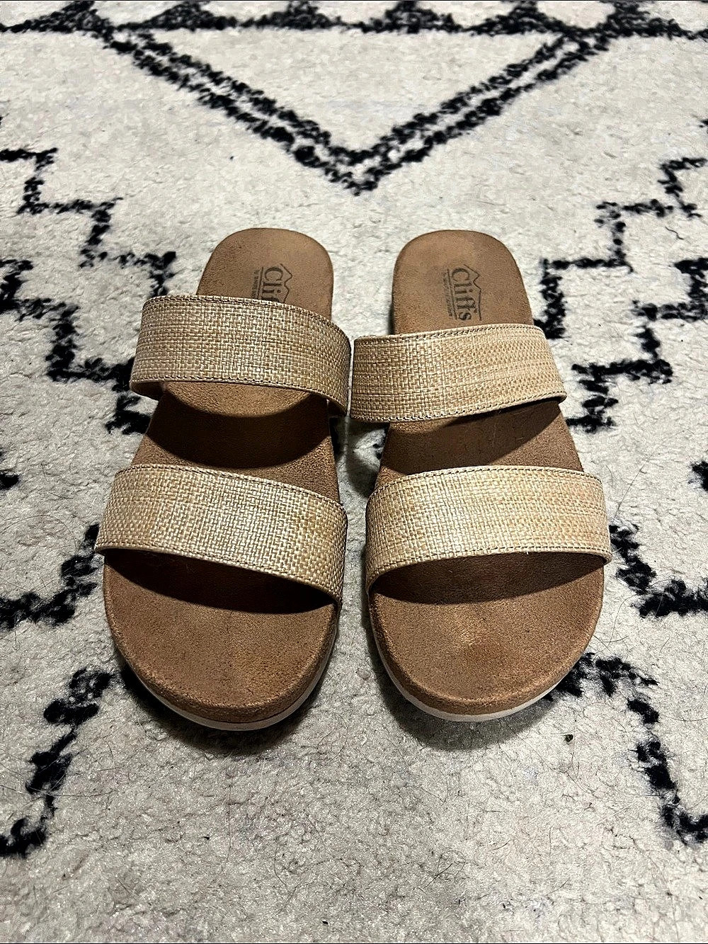 Cliffs Women's Tan Slide Sandals
